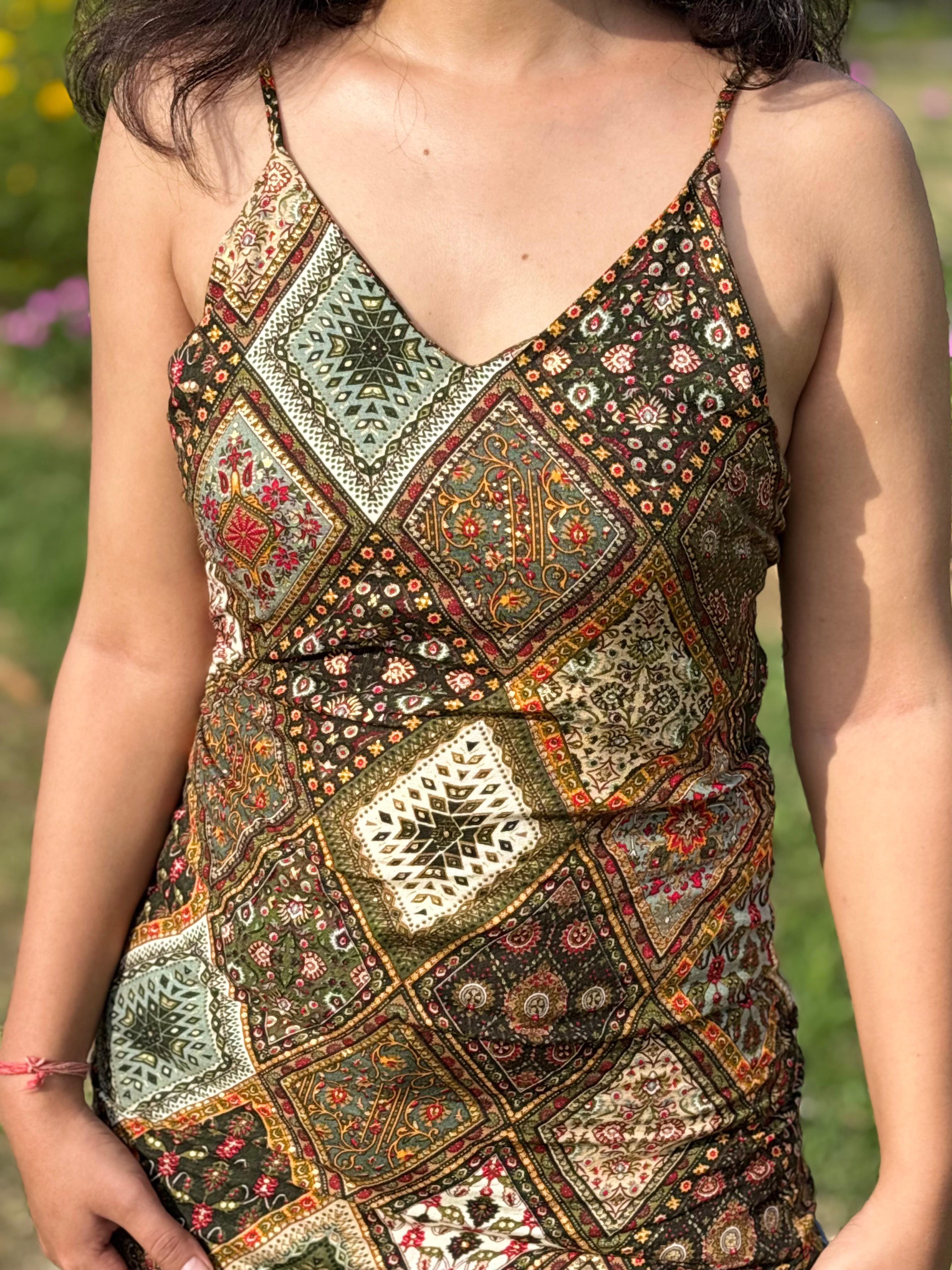 Aarvi - Sleeveless Multicolor Patch Print Short Kurti