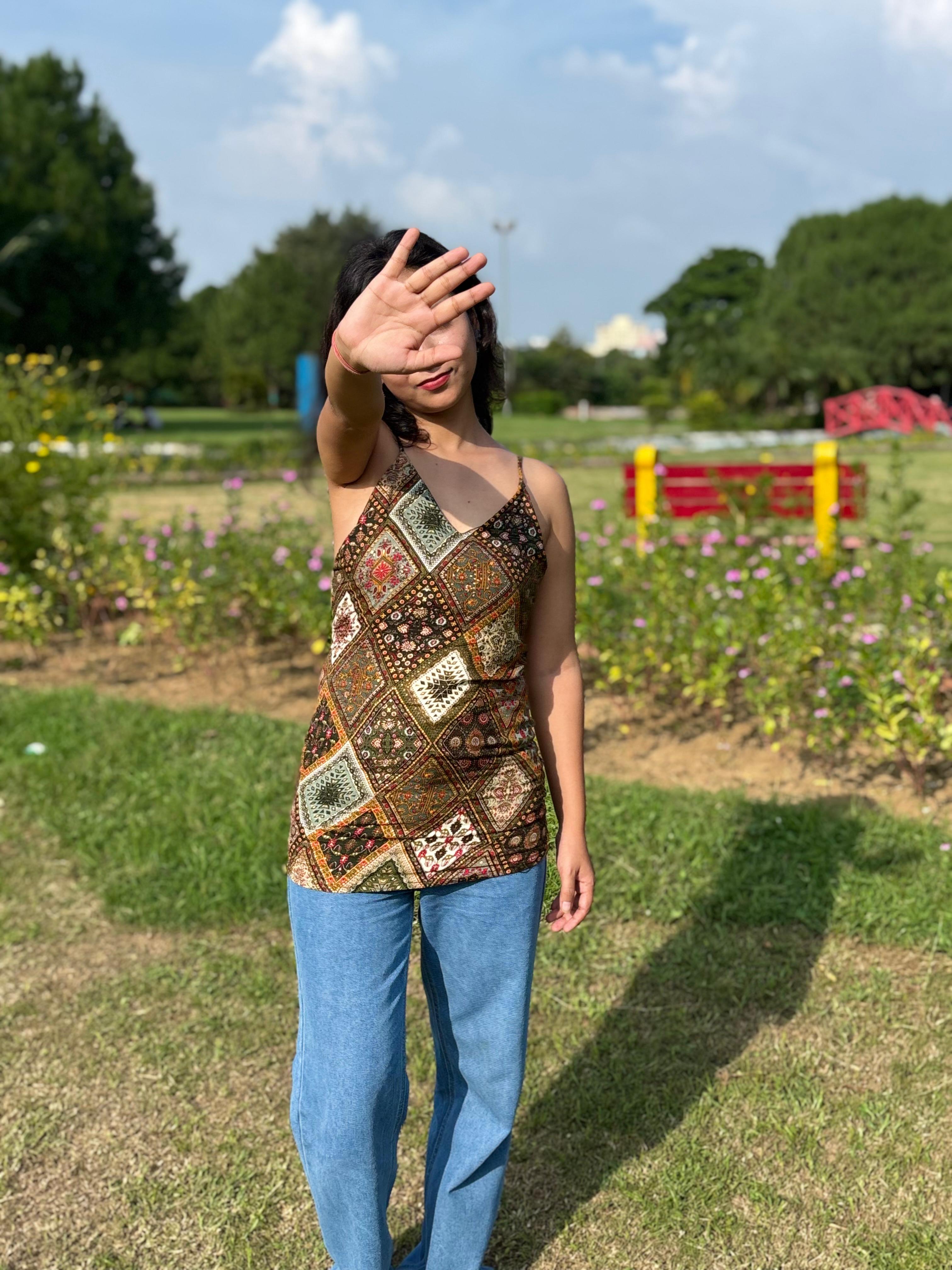 Aarvi - Sleeveless Multicolor Patch Print Short Kurti